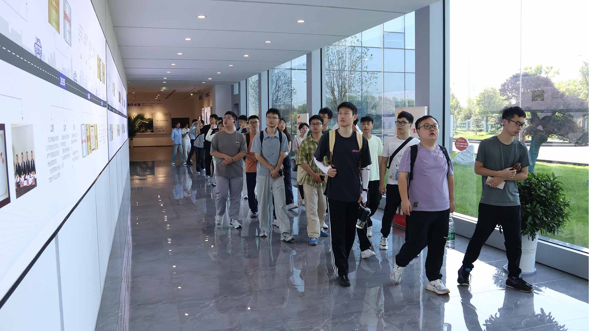 Malzemelerle Yeni Bir Yolculuk Başlatmak, Gençliği Şekillendirmek | Central South Üniversitesi Öğrencilerinin Staj Belgeseli: Xinbo'nun İlk Keşfi